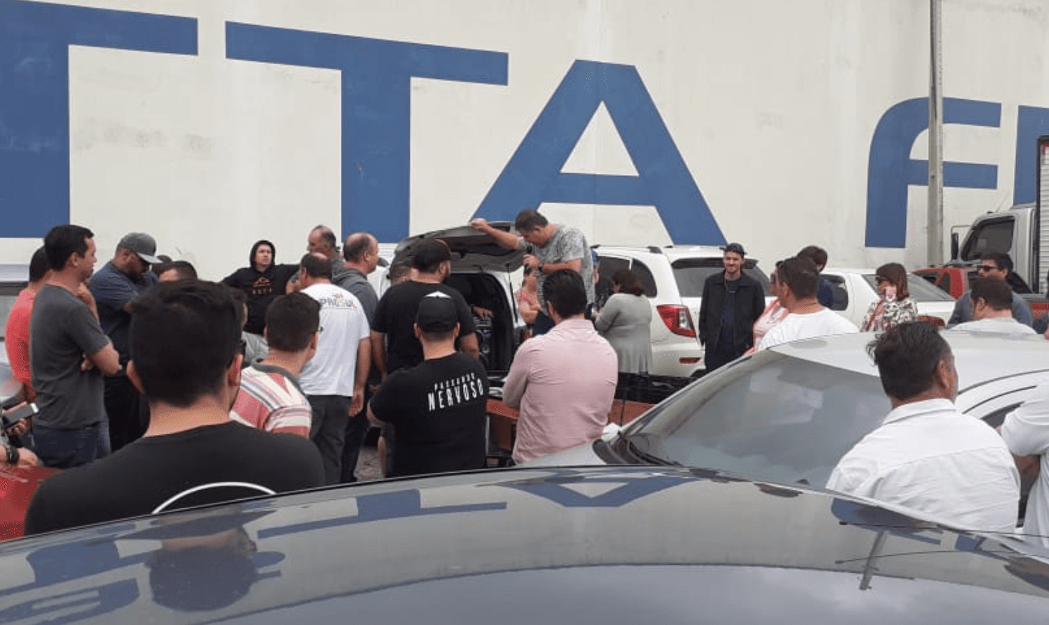 Motoristas de aplicativos protestam contra itens da lei que regulamentará o serviço