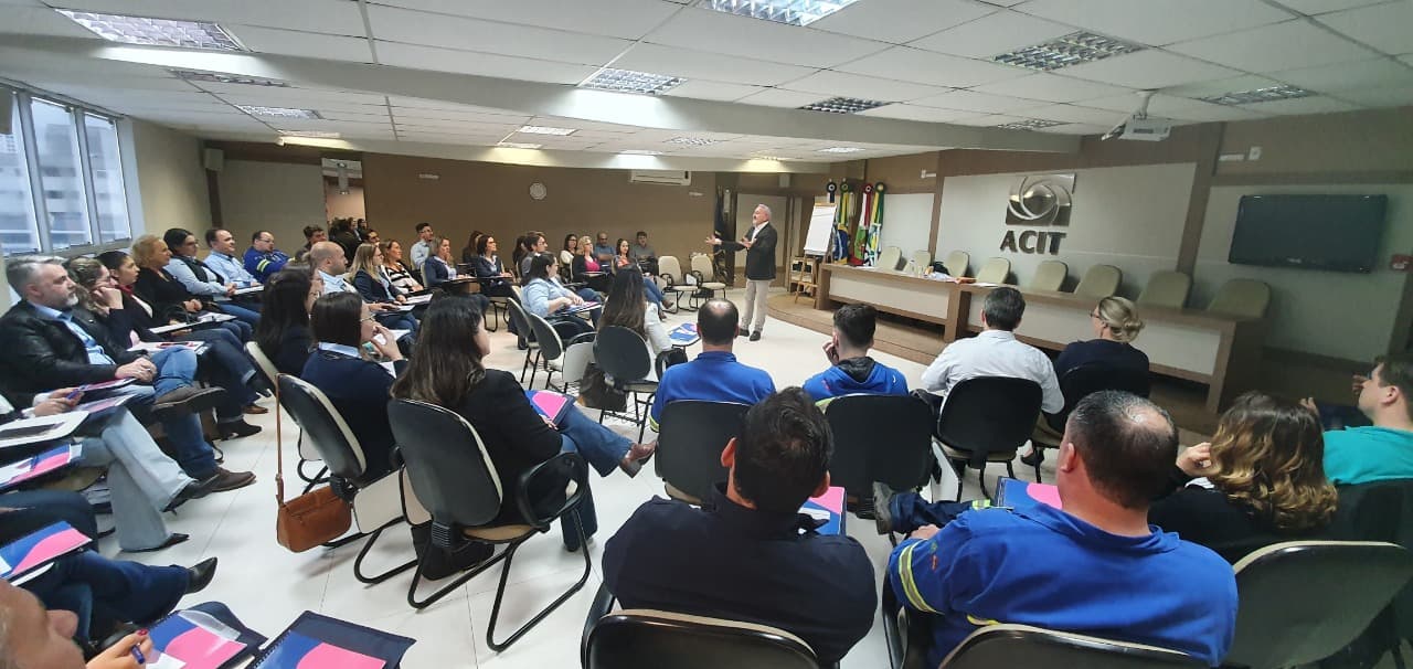 Programa "Capacitação" encerra o ano com dois cursos na área comportamental