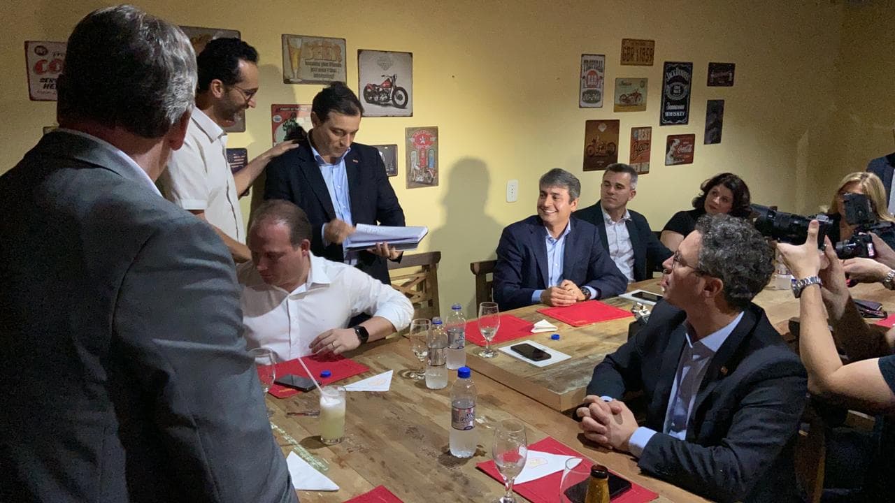 Governador promete Aggeu Medeiros, "Ponte da Amizade" e cabeamento subterrâneo no Centro