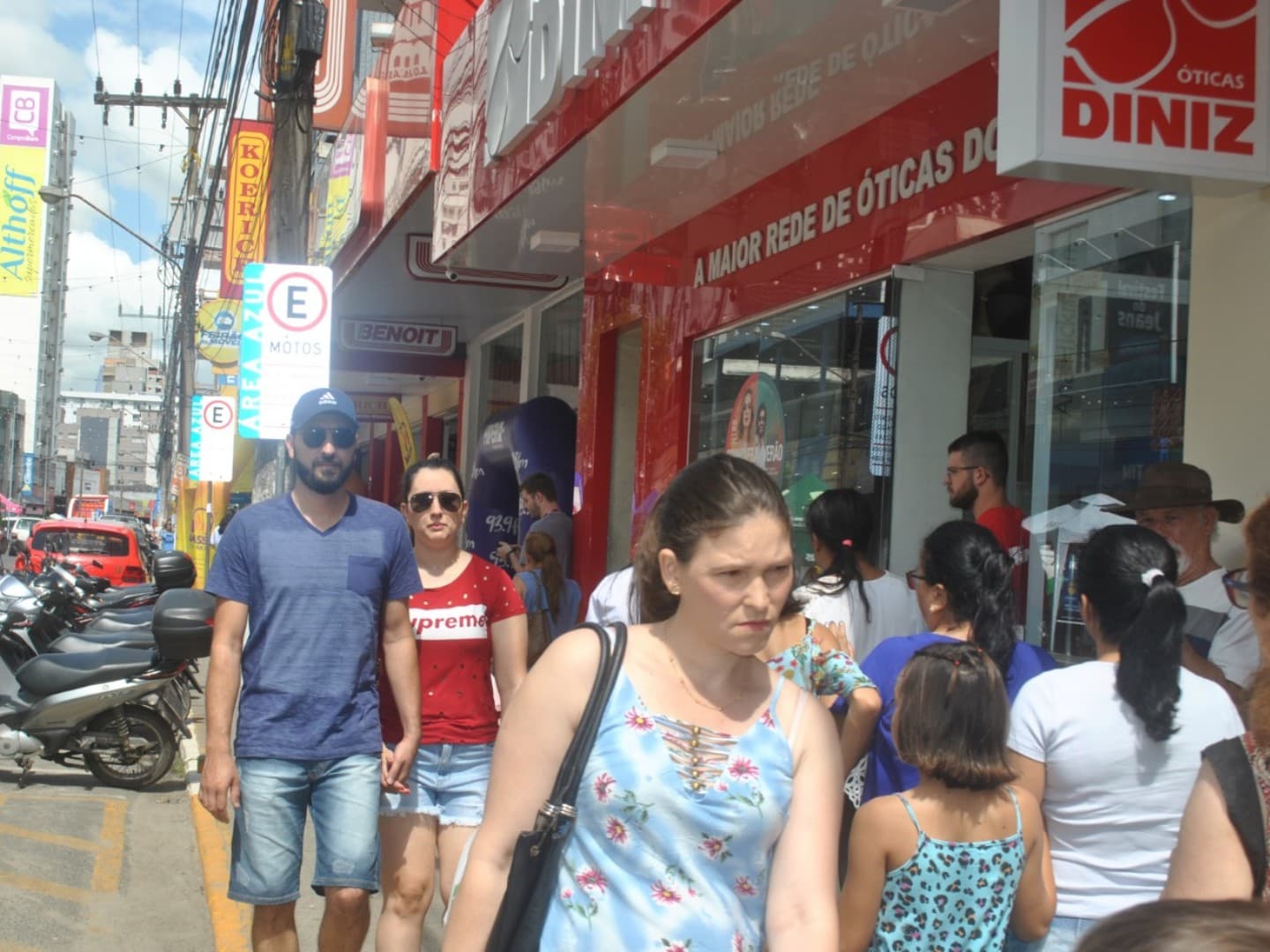 Horário especial do comércio inicia nesta quarta-feira (4)