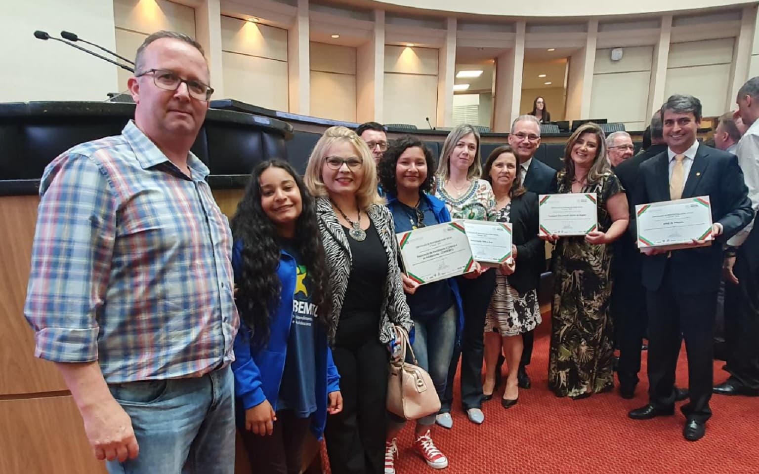 Pelo nono ano consecutivo, Apae recebe “Certificado de Responsabilidade Social” da Alesc