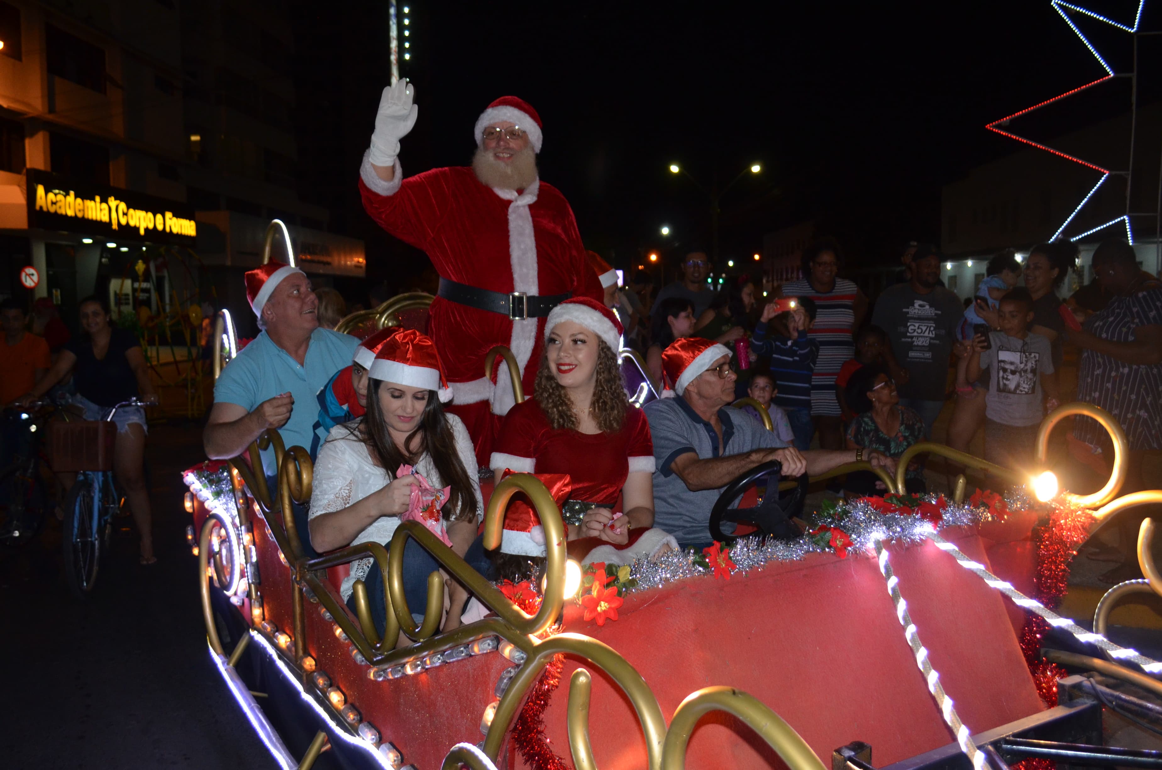 Chegada do Papai Noel é adiada em Tubarão por causa da chuva