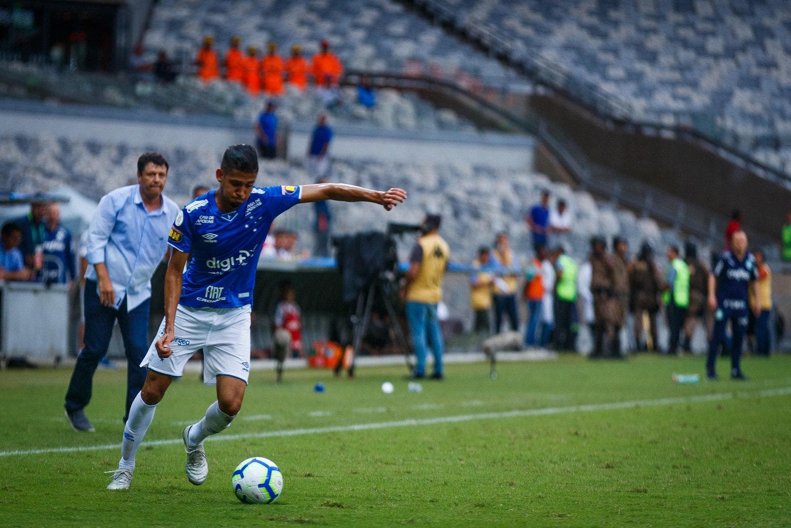 Restrições impostas pela Globo levam Band a desistir da Série B