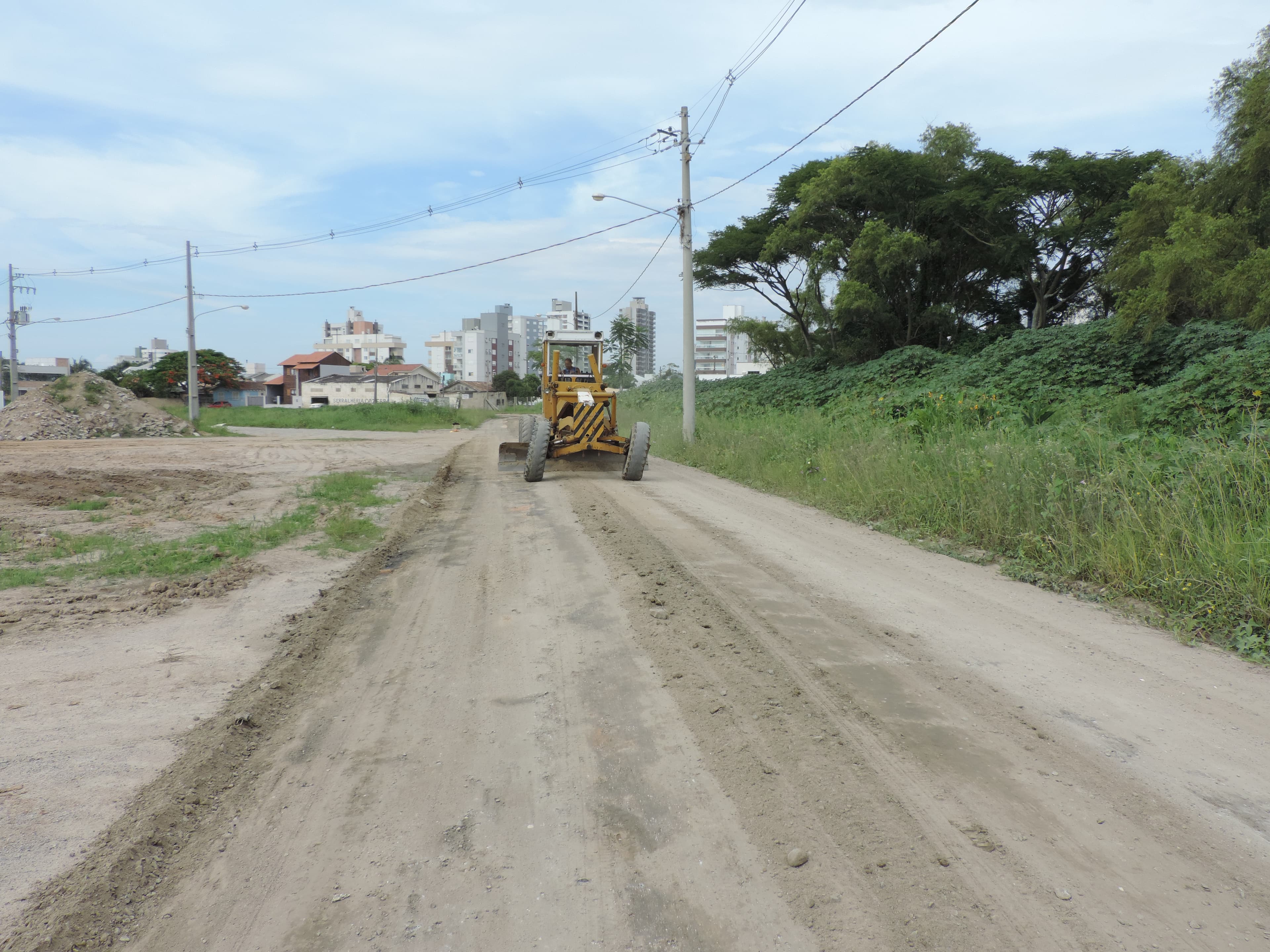 Estradas de seis comunidades recebem manutenção
