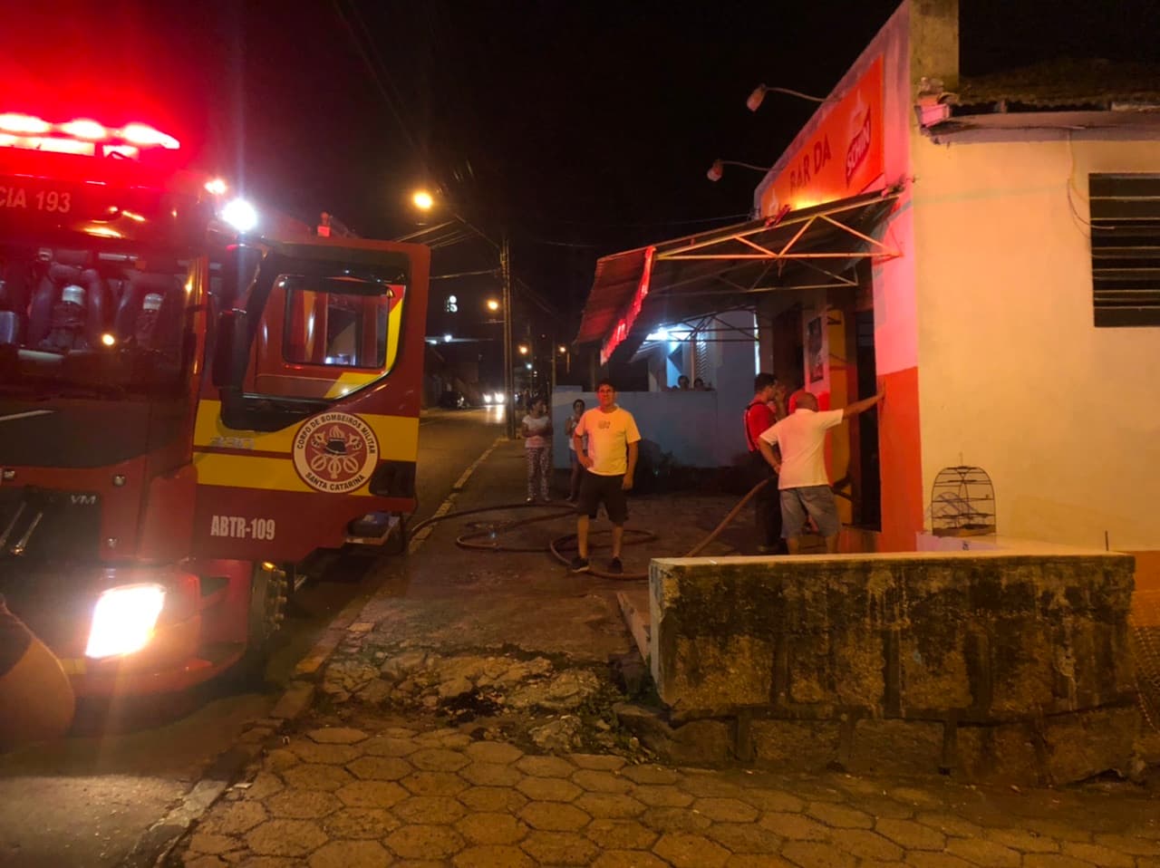 Incêndio atinge bar, no Morro do Canudo