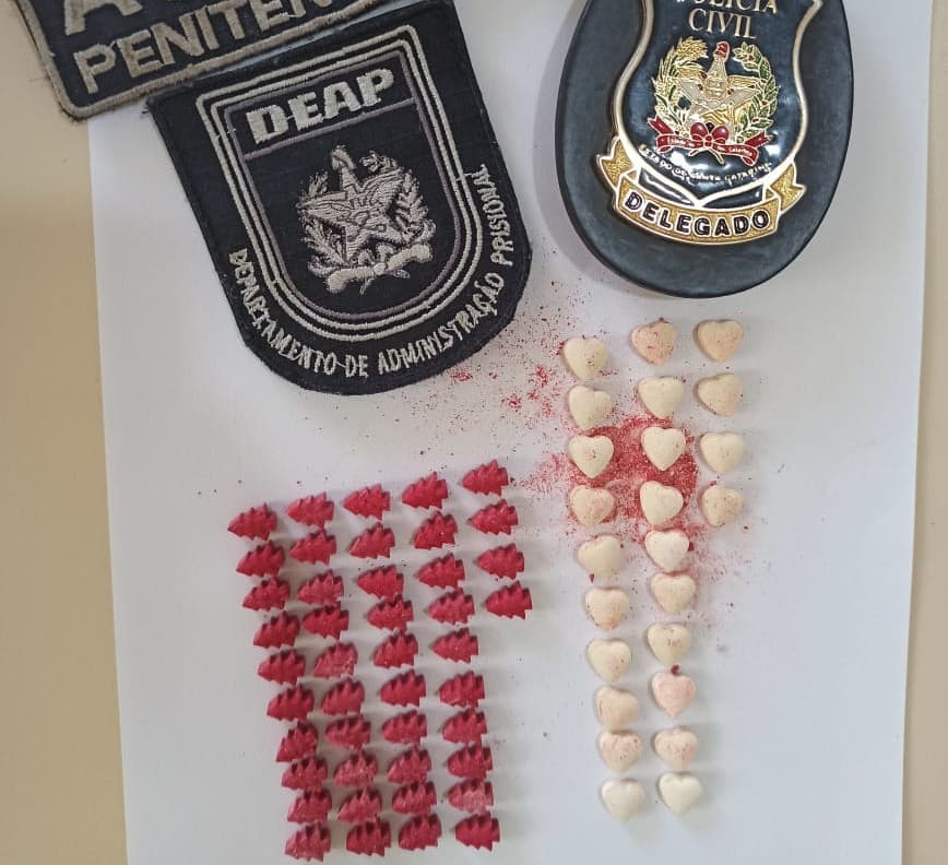 Casal tenta entrar no presídio com 68 comprimidos de ecstasy