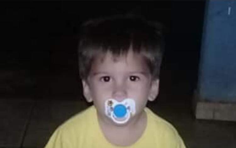 Morre a criança de 2 anos atropelada com a mãe em faixa de pedestre