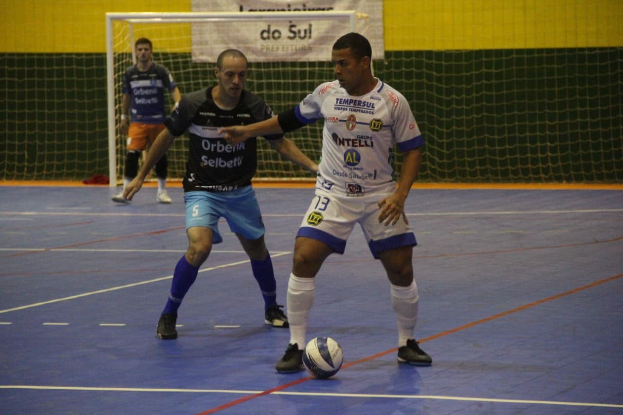 LARANJEIRAS CUP: Tubarão Futsal goleia Intelli na estreia