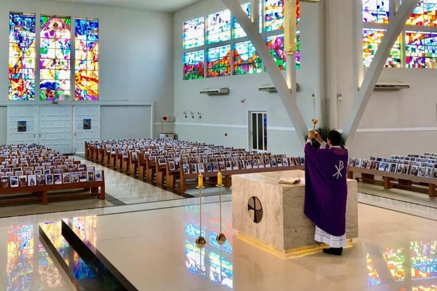 Celebrações católicas com participação dos fieis voltarão a ser permitidas a partir do dia 11