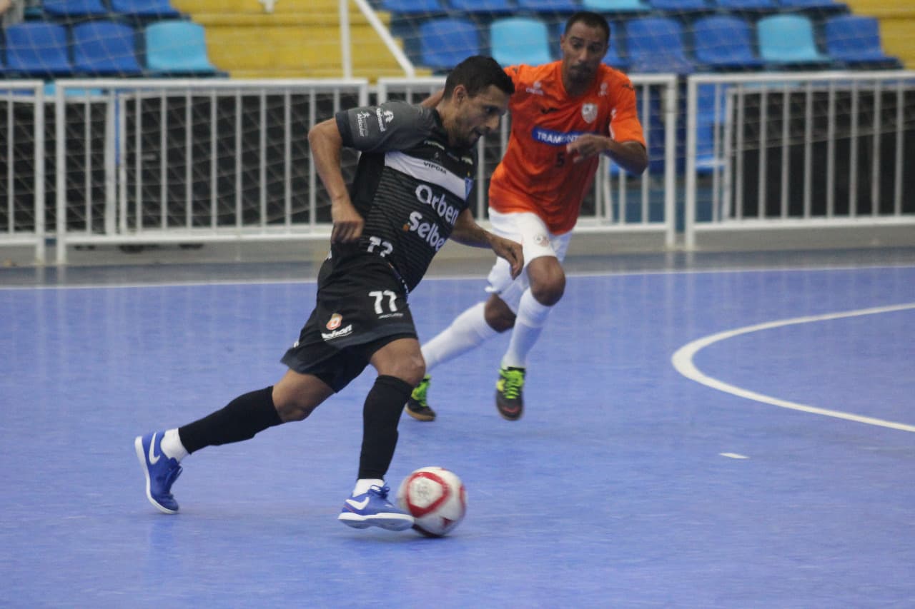 Em amistoso, Tubarão Futsal sai na frente, mas cede o empate para o Carlos Barbosa