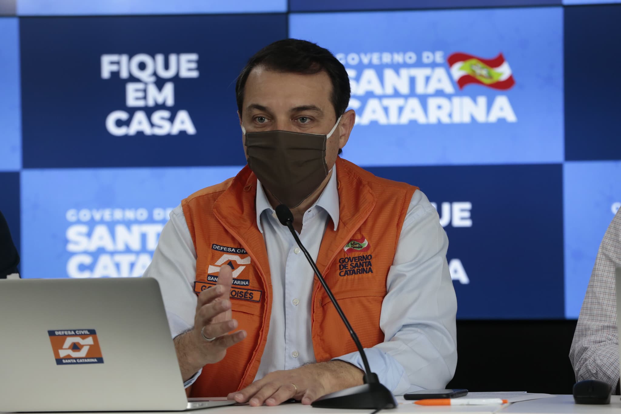 Governo afrouxa quarentena e libera comércio e hotéis a partir de segunda (13)