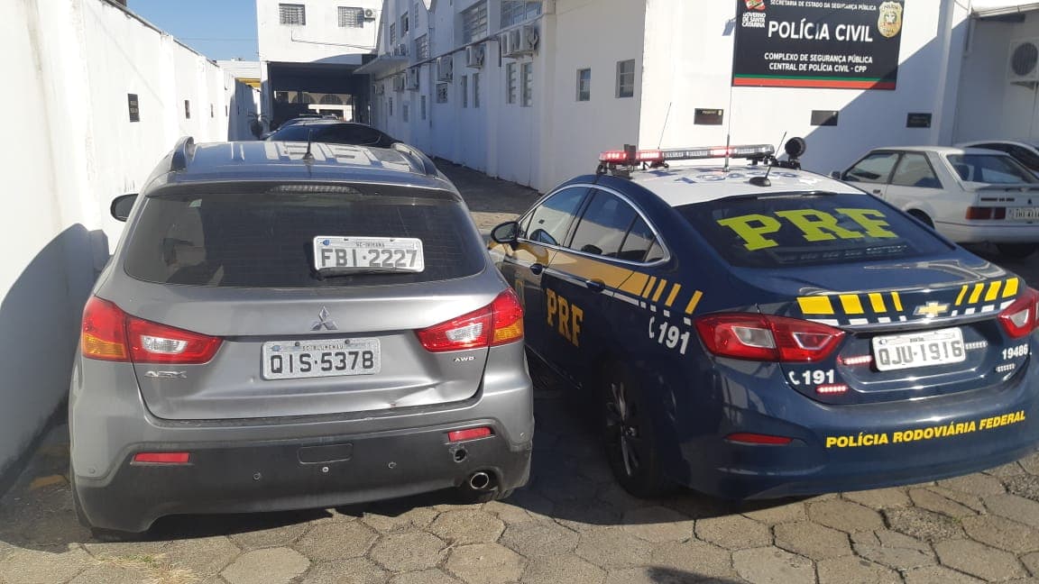 Carro com placas falsas é apreendido na BR-101
