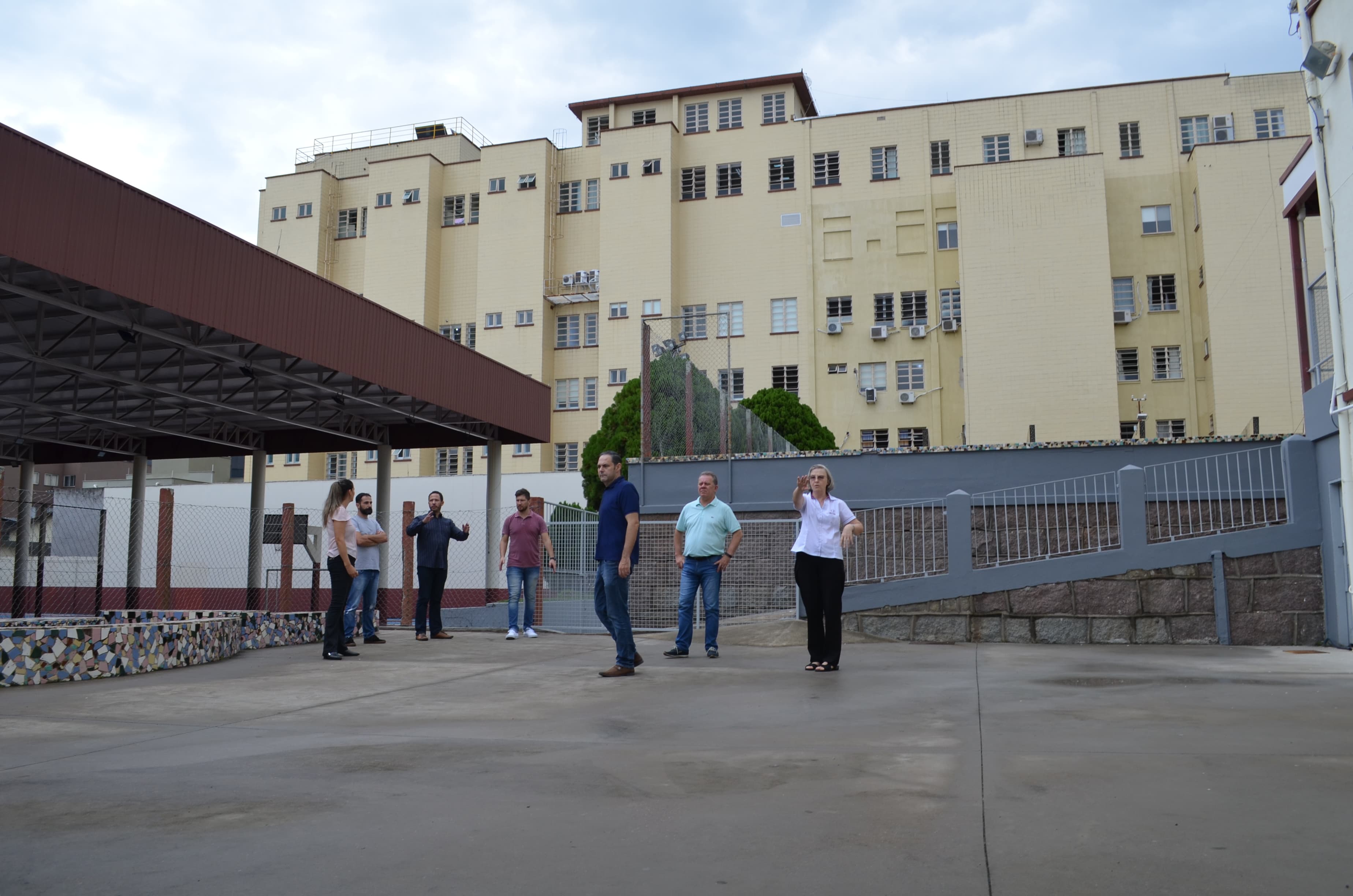 Hospital de campanha poderá ser instalado no pátio do Colégio São José