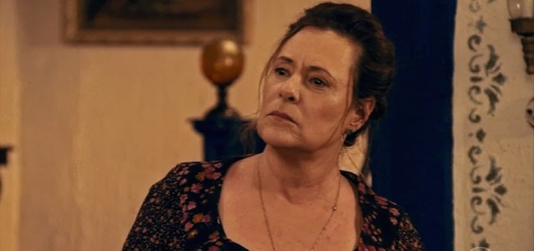 Elizabeth Savala se guarda para marido que sumiu em nova novela da Globo