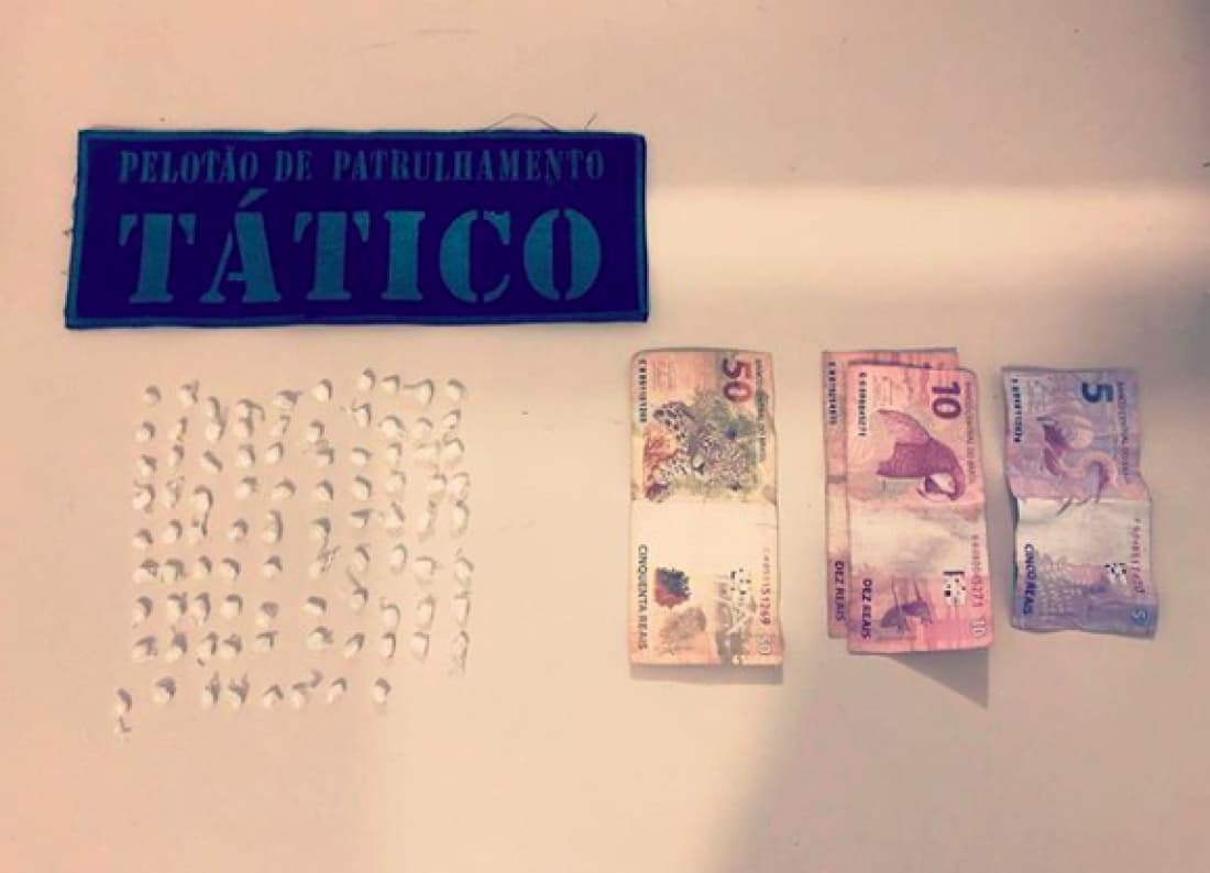 Mulher é presa com 88 pedras de crack escondidas na blusa