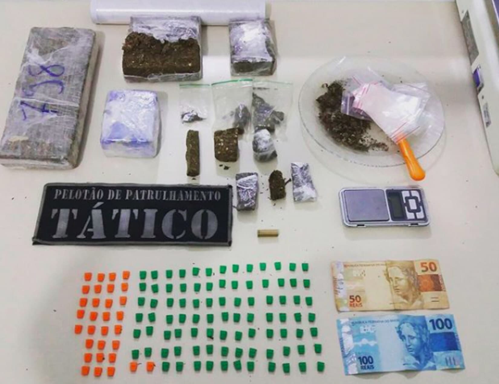 Polícia apreende drogas que seriam vendidas no estilo "delivery"