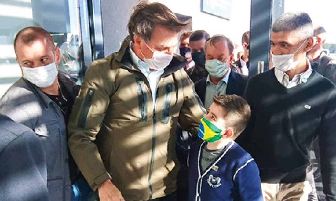 Bolsonaro pede que criança de Tubarão faça teste do novo coronavírus