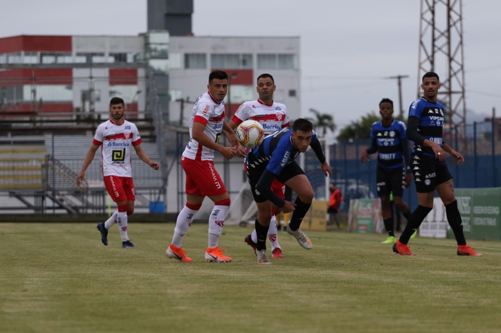 Isaque Pereira precisa de peças que tornem o Tubarão competitivo
