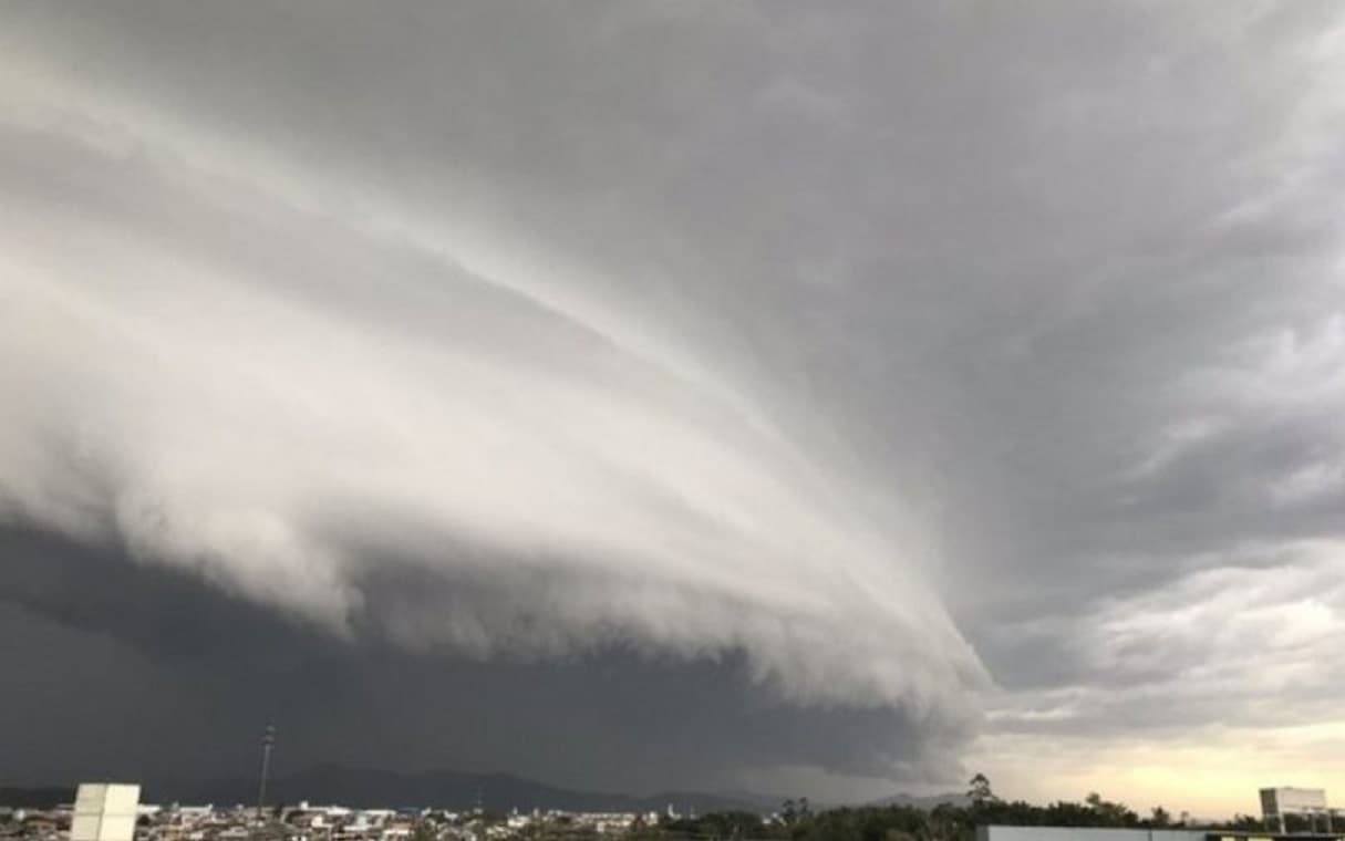 Ciclone bomba pode se formar no mar do sul do Brasil esta semana