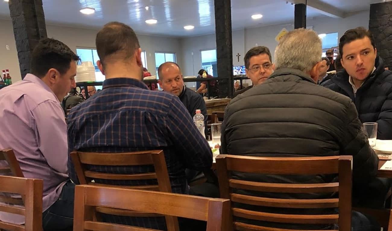 Pré-candidatos Brunato, Jó e Diego almoçam juntos em inauguração de churrascaria