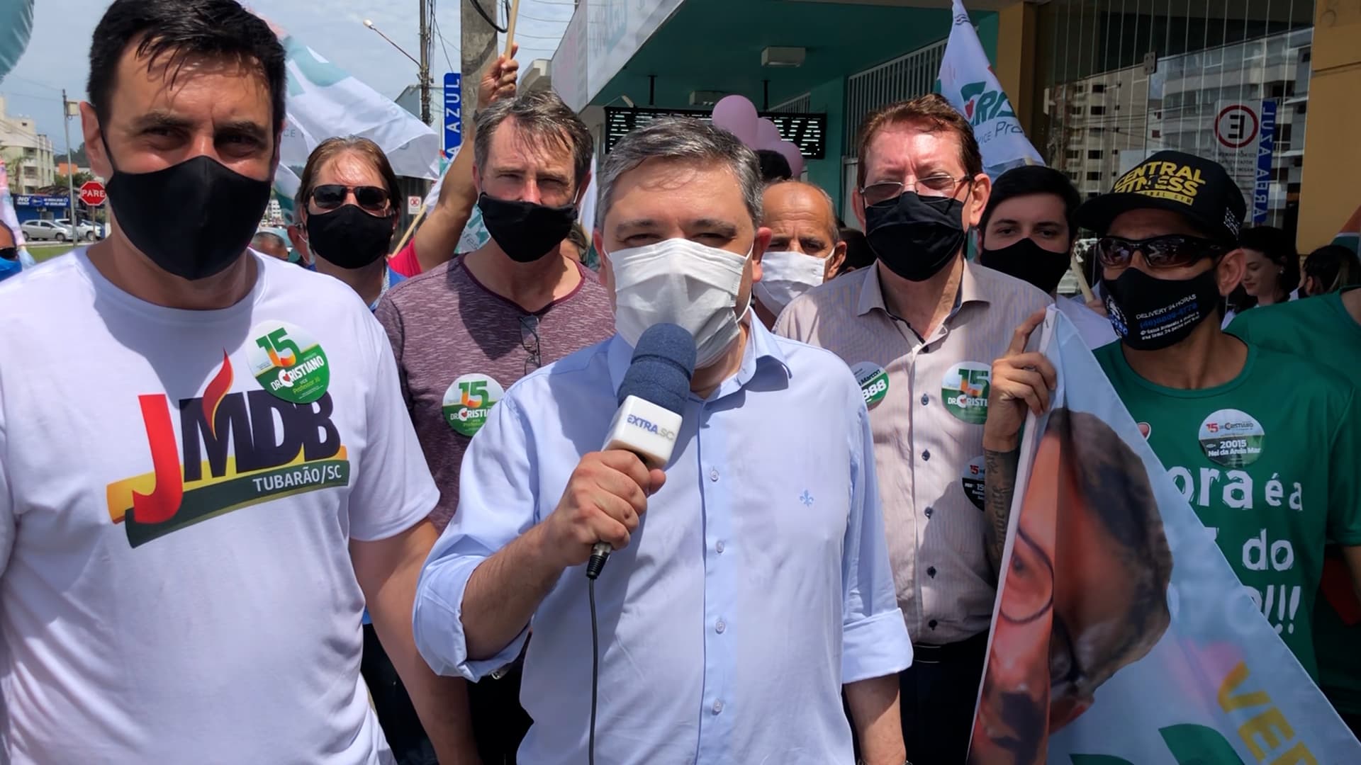 Dr. Cristiano (MDB) realiza caminhada com apoiadores