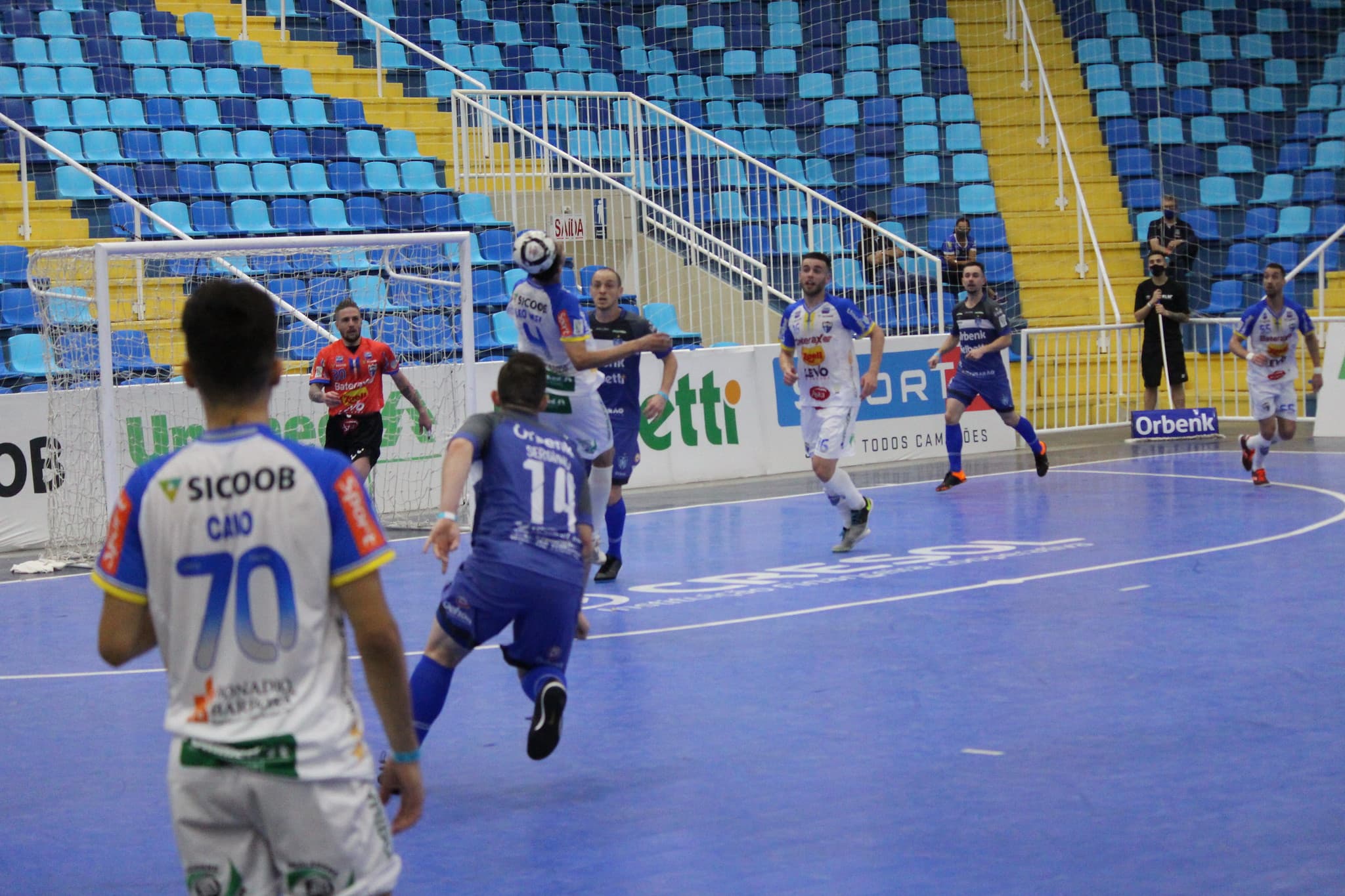 LIGA: Na estreia em casa, Tubarão Futsal vence o líder Umuarama