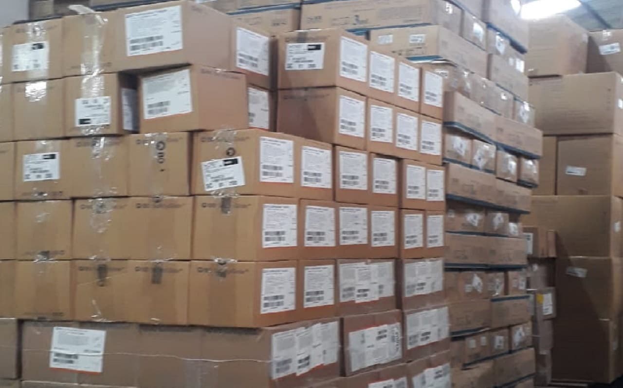 Tubarão reforça estoque de insumos com a chegada de mais 100 mil seringas