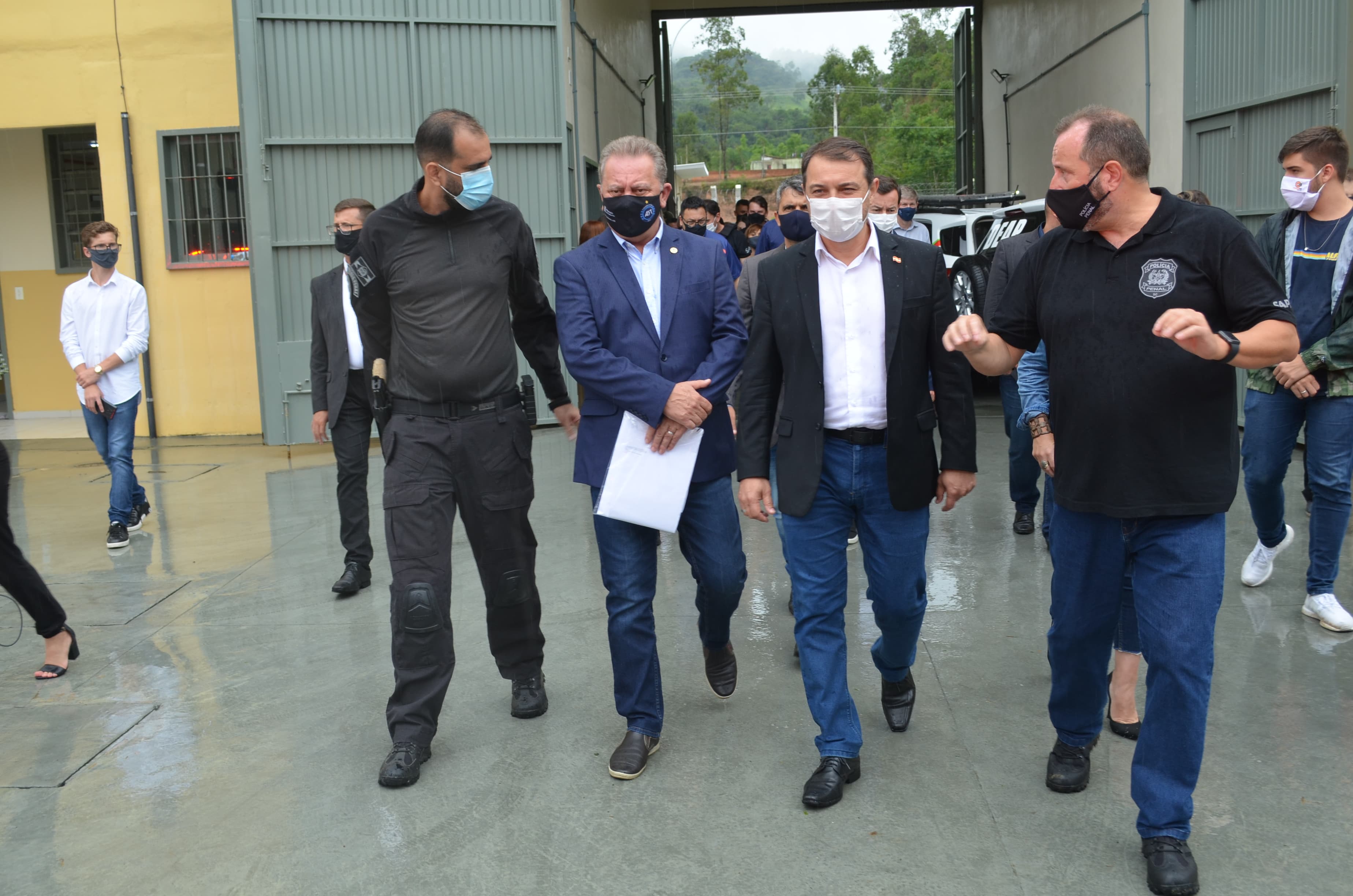 Em Tubarão, governador entrega equipamentos e promete obras