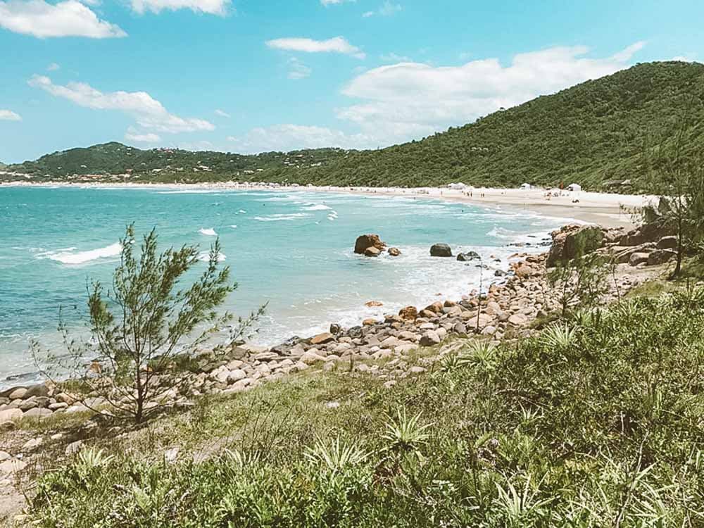 Decisão da justiça restringe balada na Praia do Rosa, em Imbituba