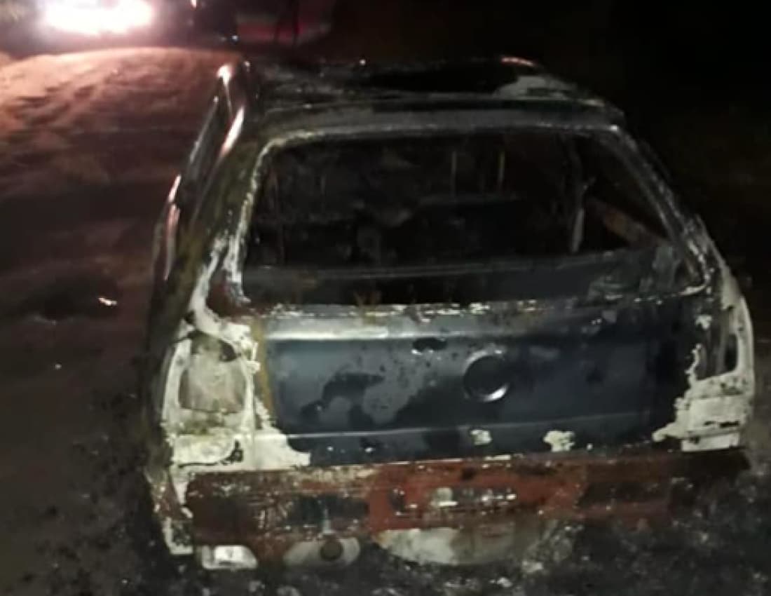 Incêndio destrói carro, em Jaguaruna