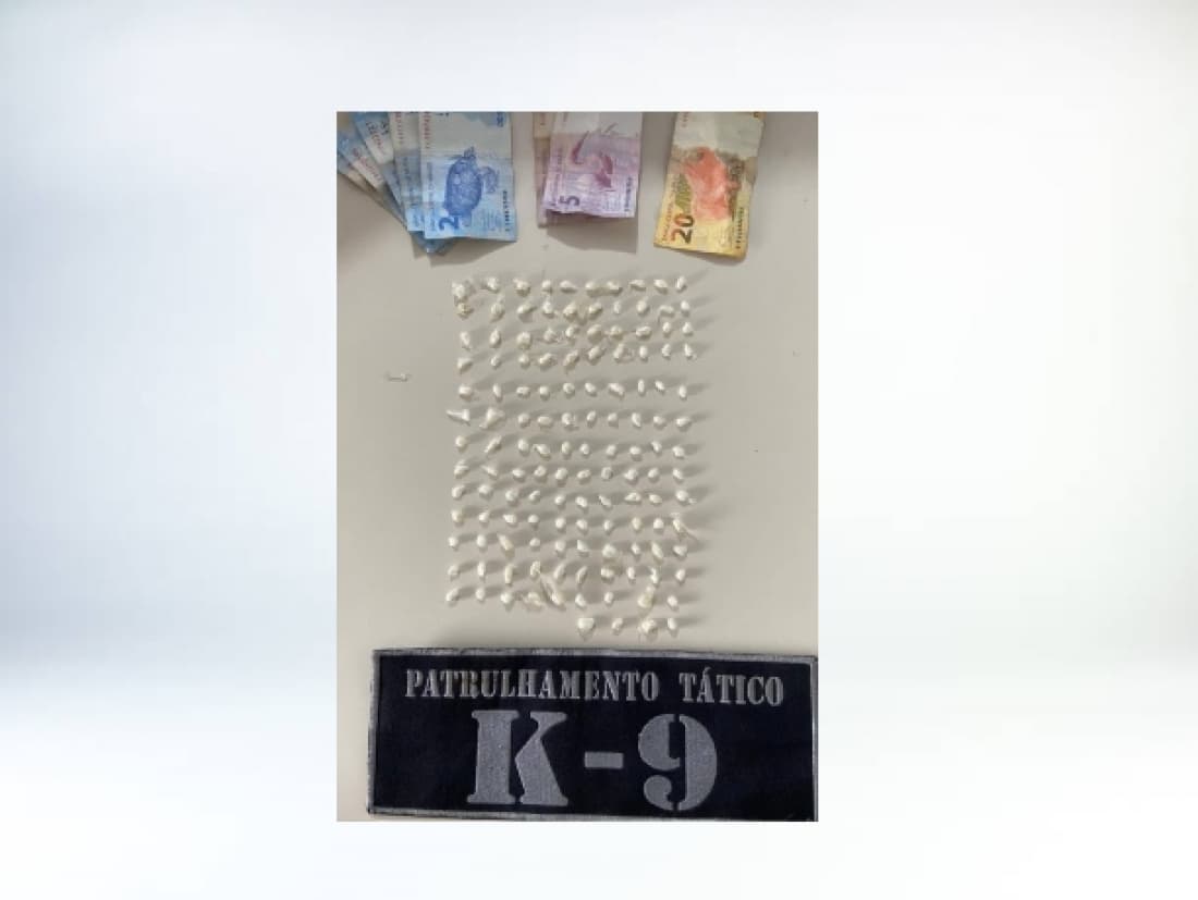 PM apreende 14 pedras de crack, em Tubarão