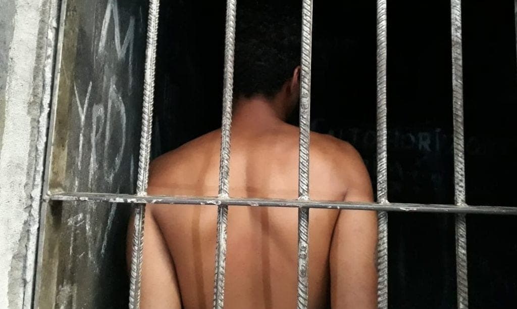 Homem acusado de tortura é preso, em Pescaria Brava