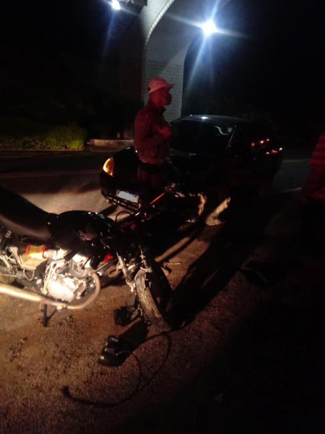 Homem fica ferido após acidente de moto, em Armazém