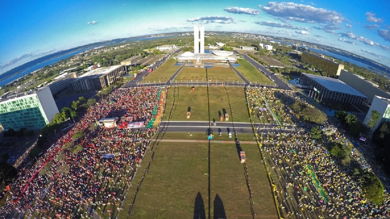 O perigoso momento da pandemia no Brasil