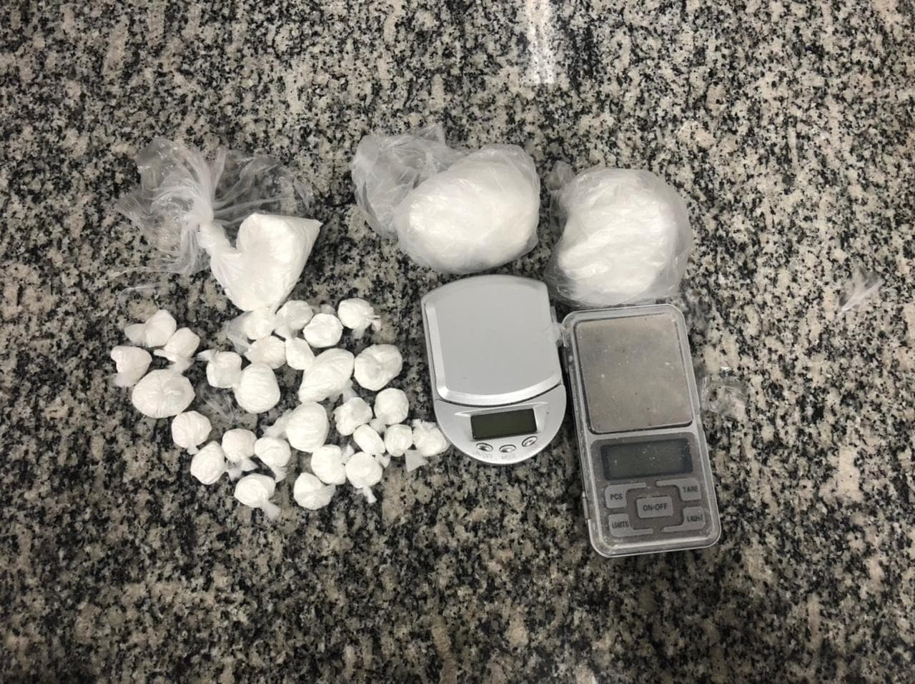 Cão da PM localiza cocaína, em Tubarão