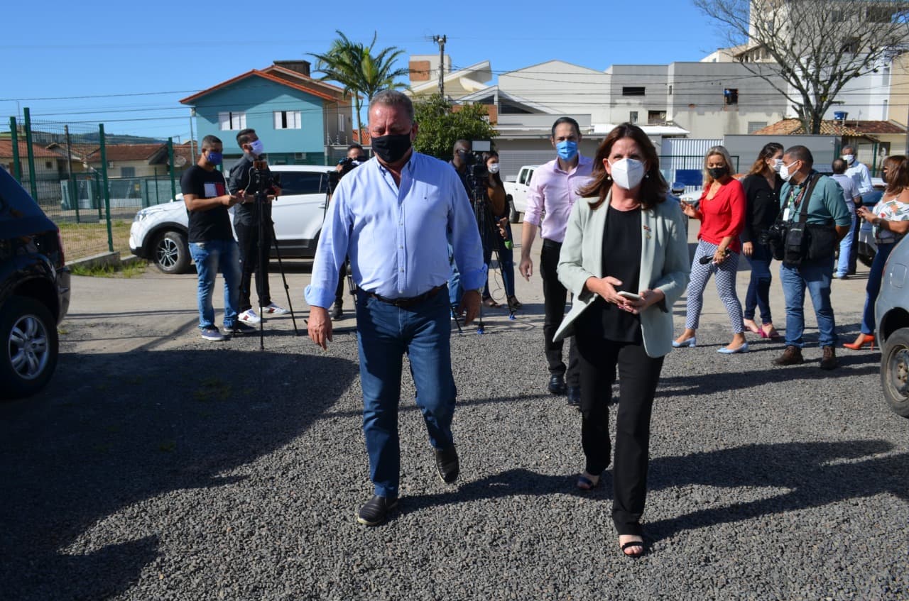 Secretária de Saúde de SC visita Tubarão para dar início à vacinação contra a gripe