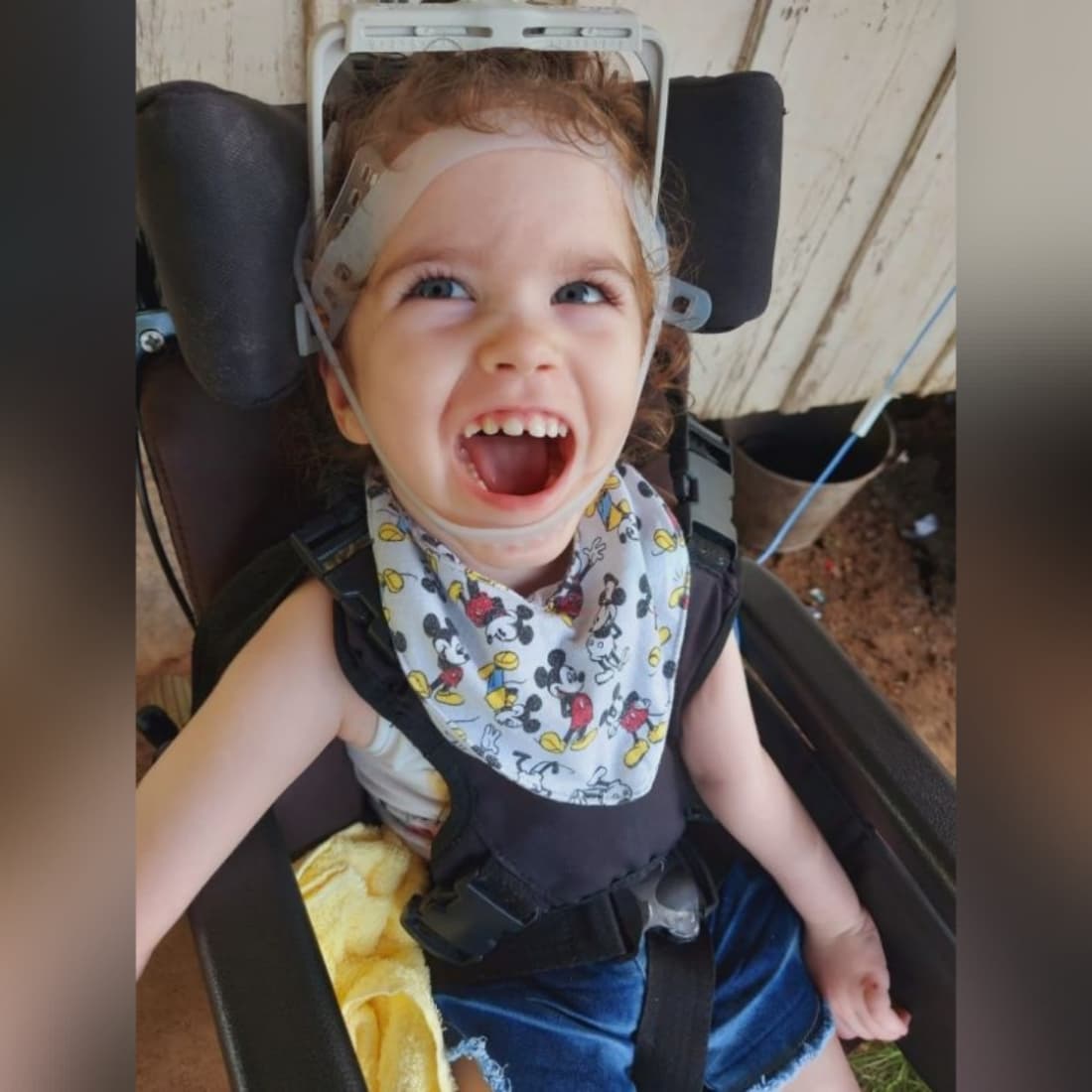 Bazar é realizado com objetivo de ajudar menina Hellena