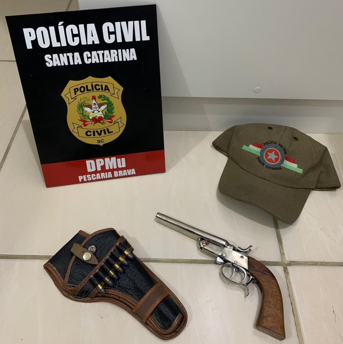 Homem ameaça pessoas no bar com arma e acaba detido