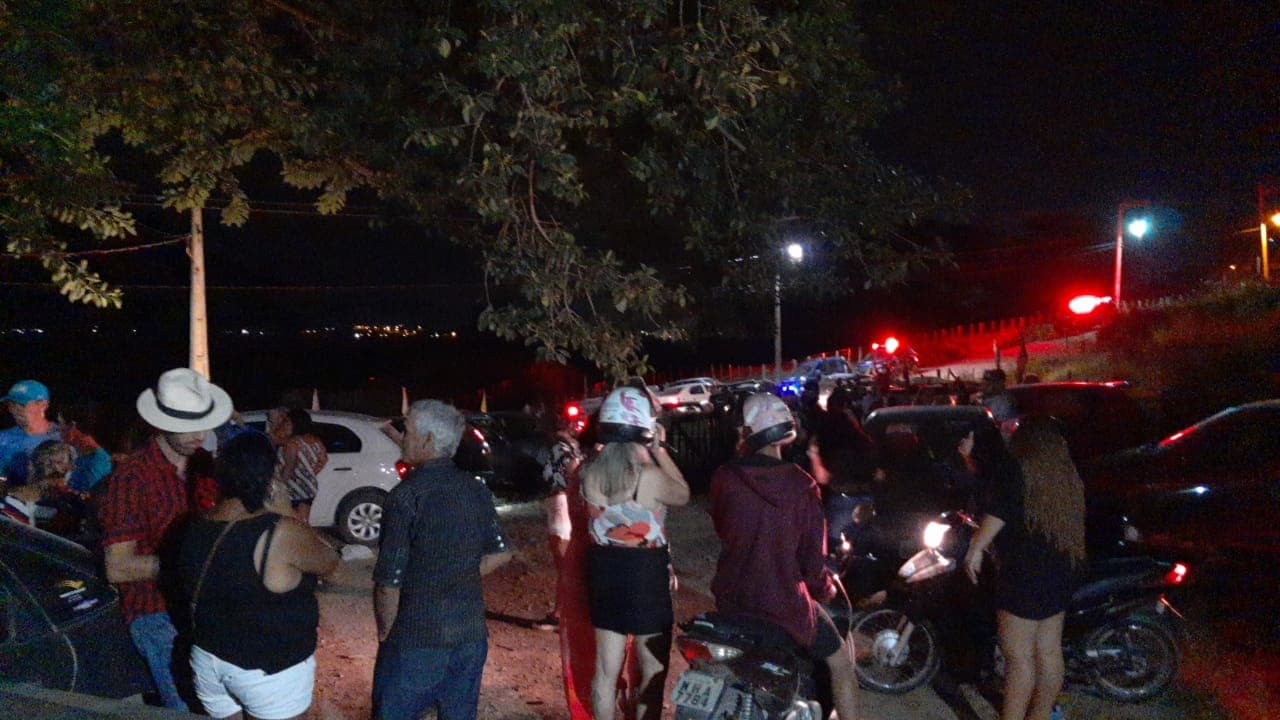 Força-tarefa encerra festa e interdita estabelecimentos que descumpriam decreto no final de semana