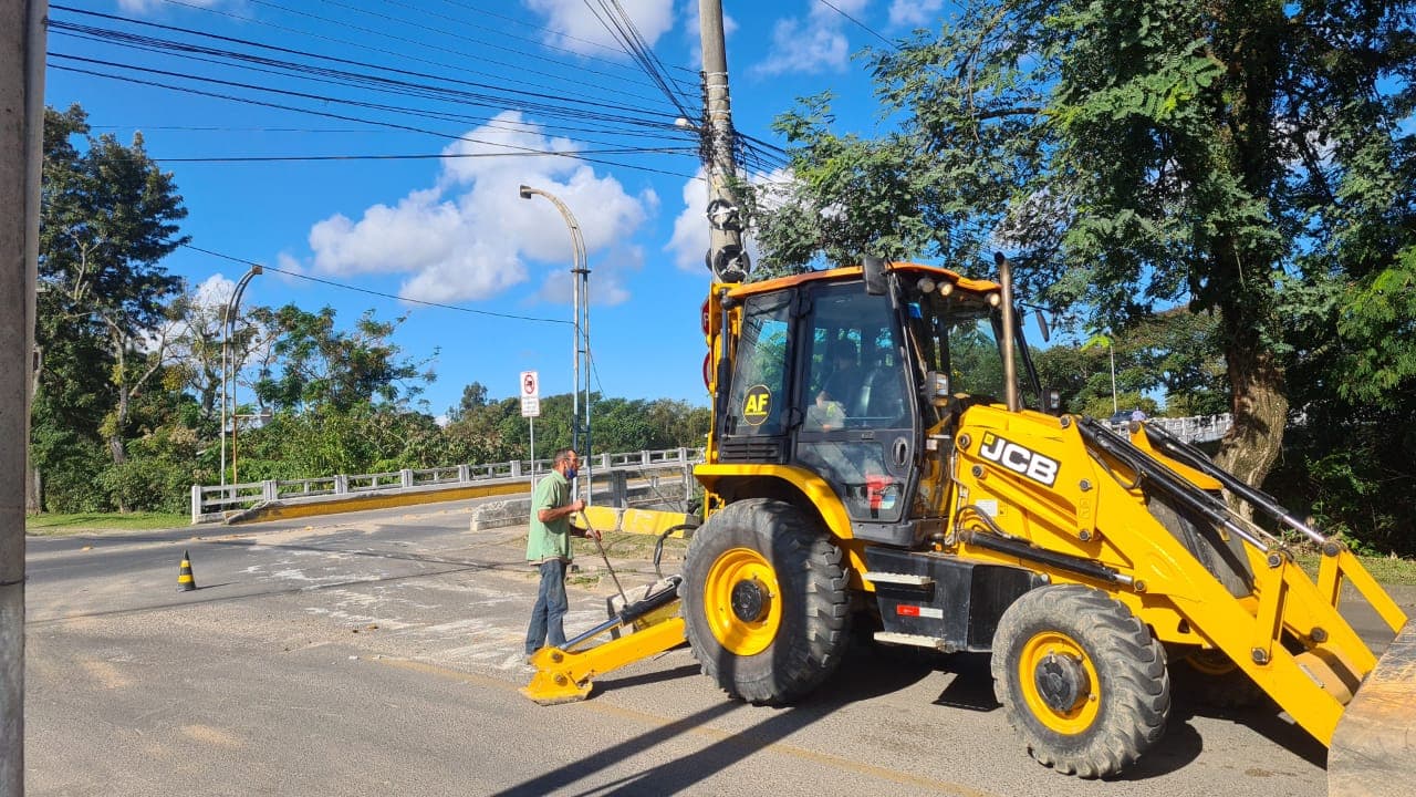 Barreira física entre as pistas na cabeceira de ponte Orlando Francalacci é removida