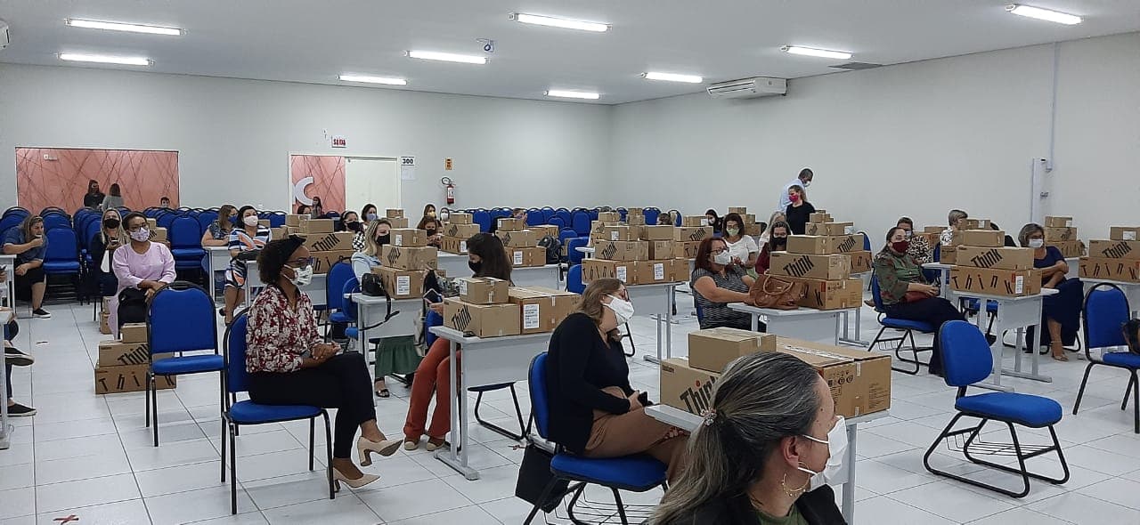 Lote de computadores para a Rede Municipal de Ensino foi entregue nesta quinta (22)