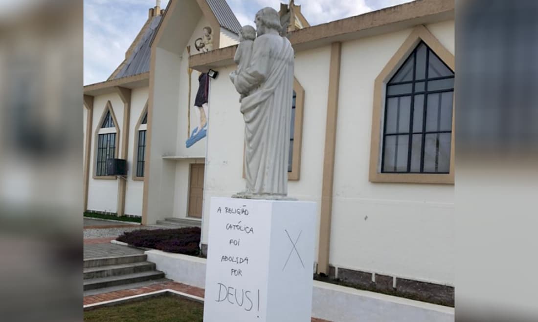 Vândalos picham imagem de santo em Treze de Maio