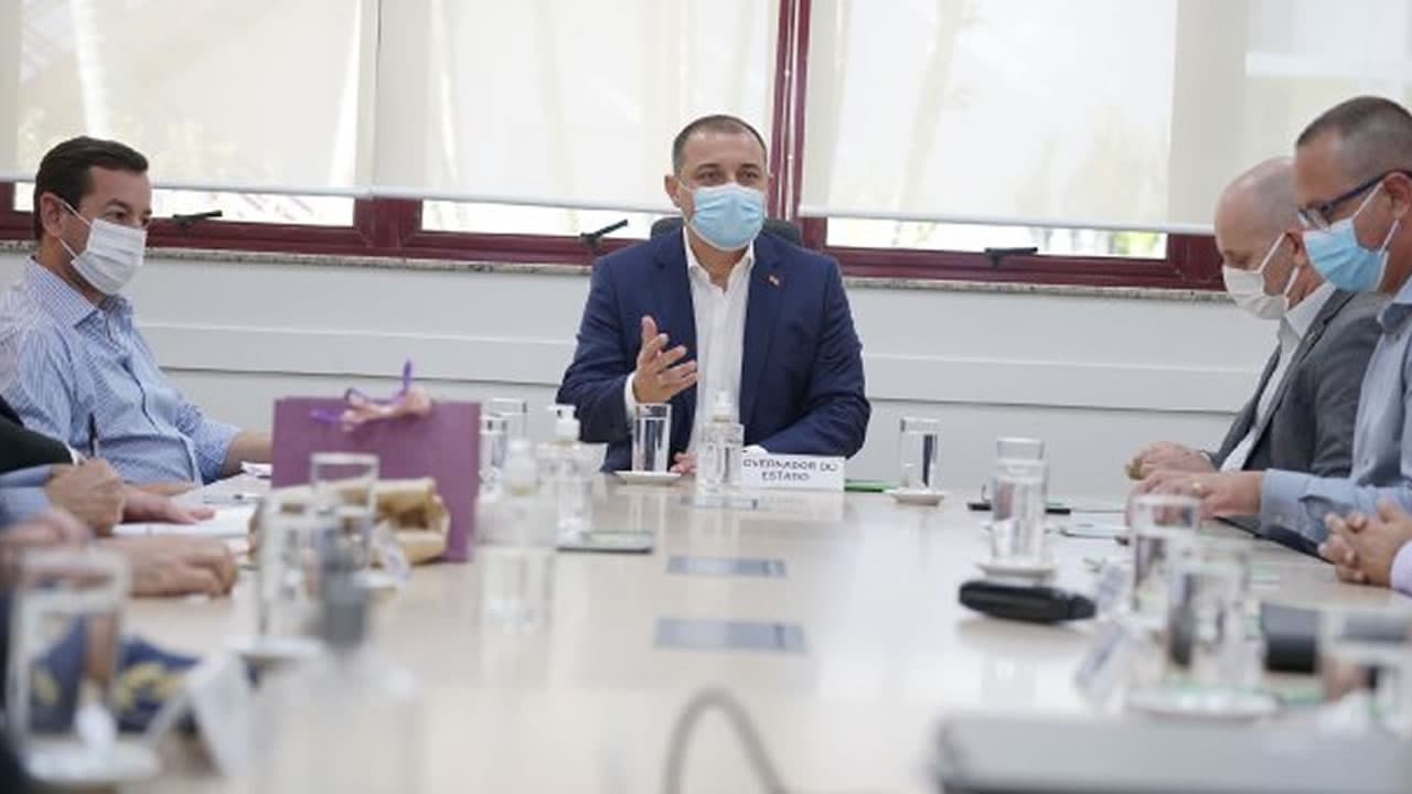 Carlos Moisés (PSL) reúne secretários e determina ações para acelerar entregas