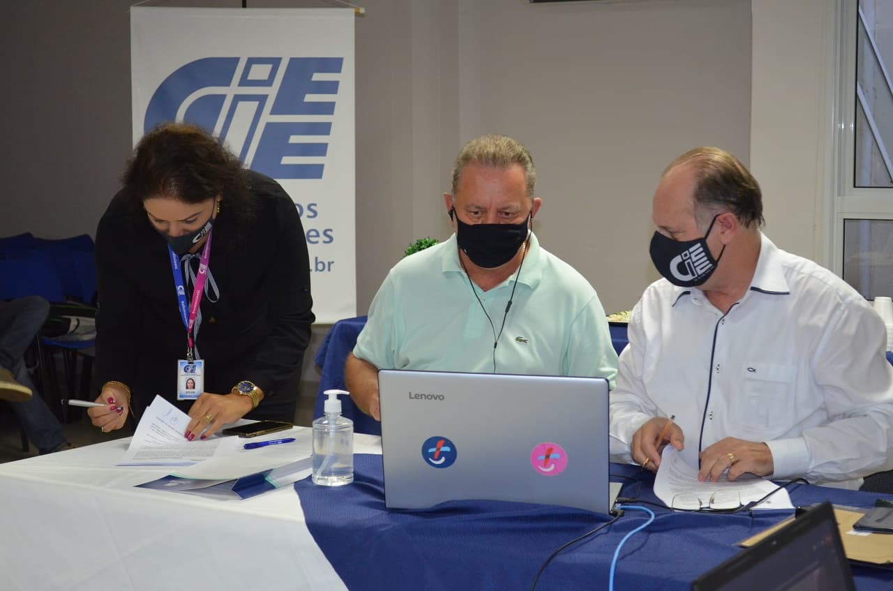 Tubarão formaliza contrato com o CIEE para operação do programa Primeiro Emprego