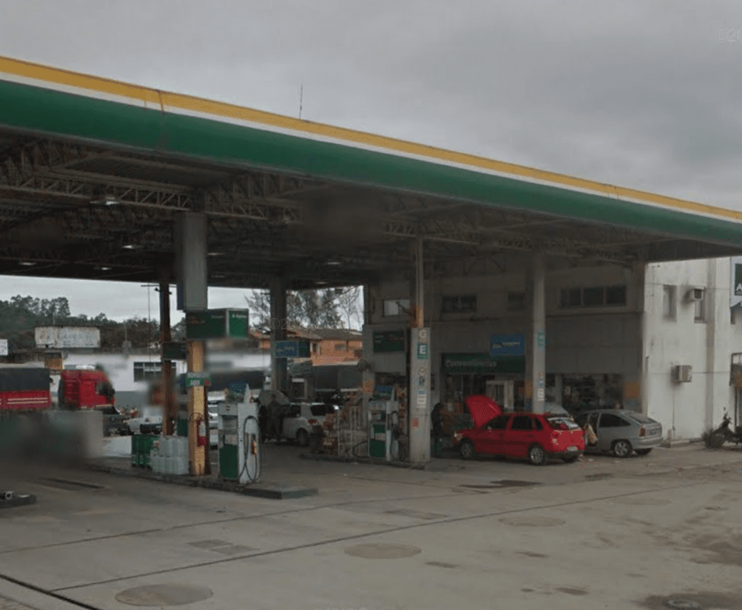Posto de combustíveis de Tubarão é assaltado por quatro homens encapuzados