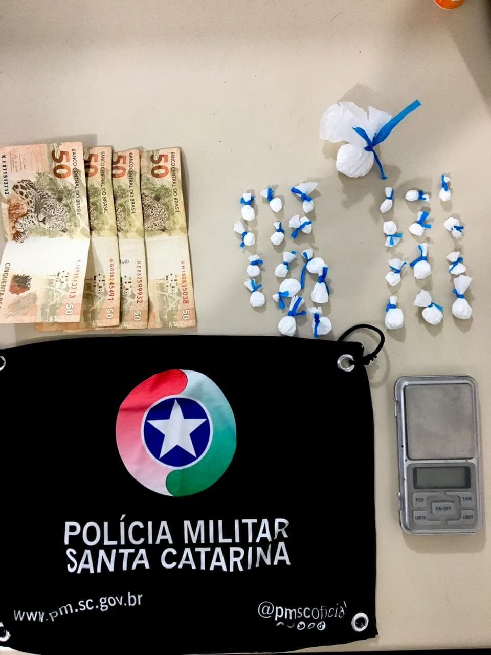 Homem com mandado ativo é preso em Tubarão