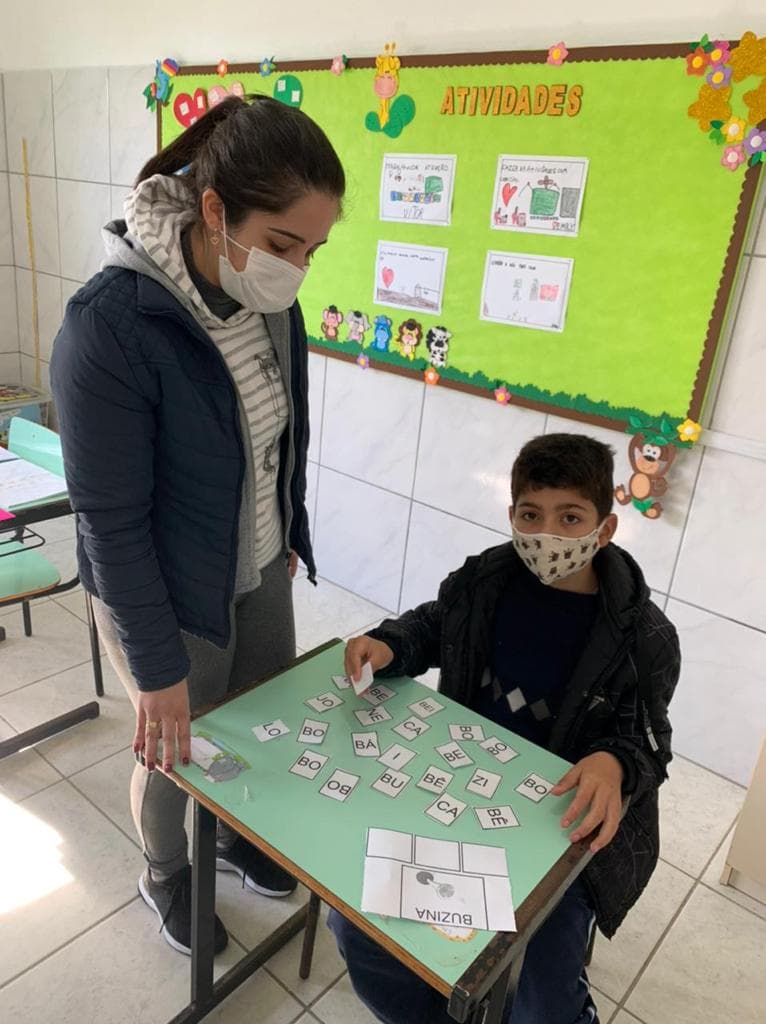 Professores se destacam e buscam superar as dificuldades do retorno às aulas em pandemia