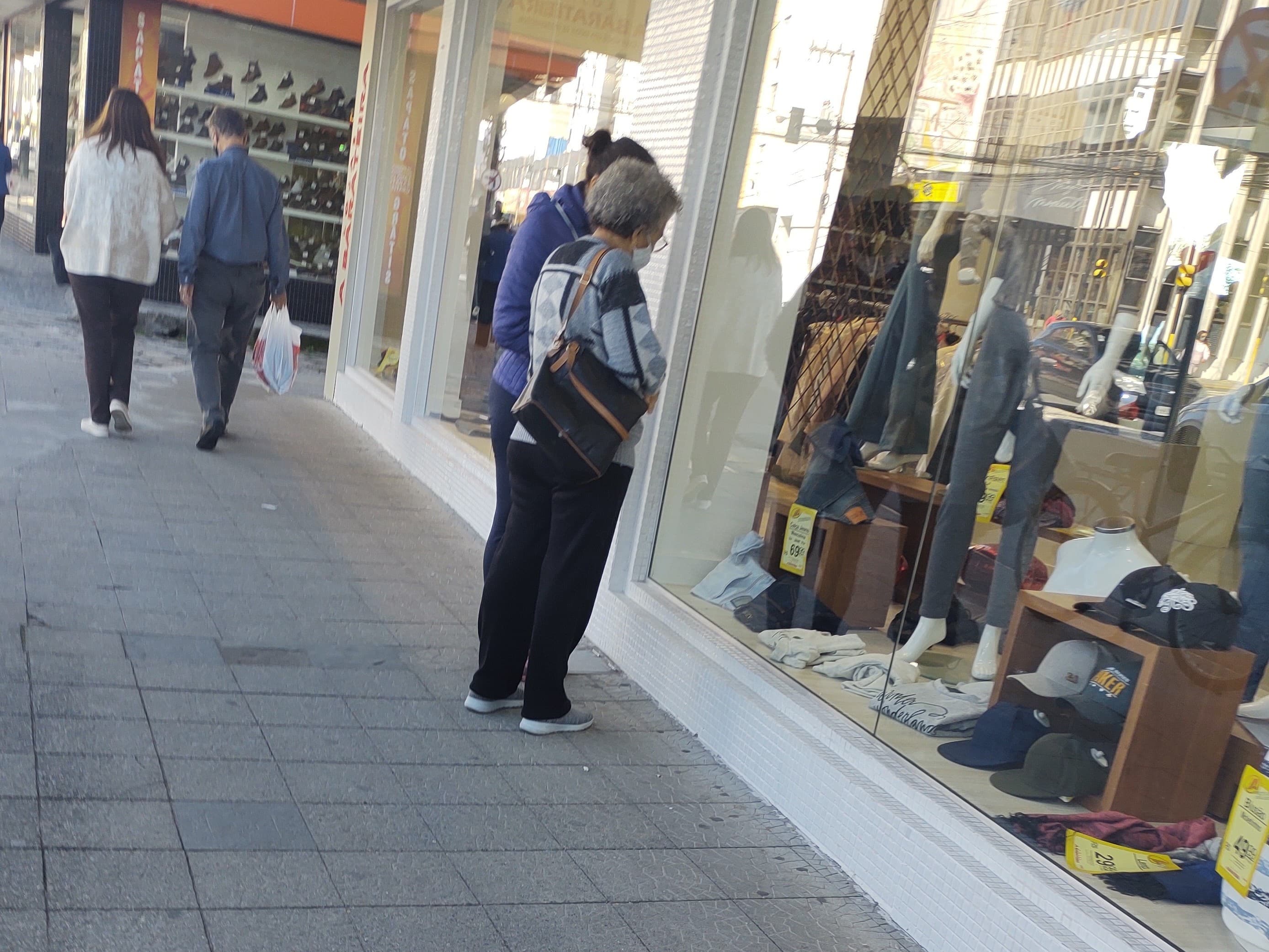 Comércio de Tubarão abre em horário especial neste sábado (10)