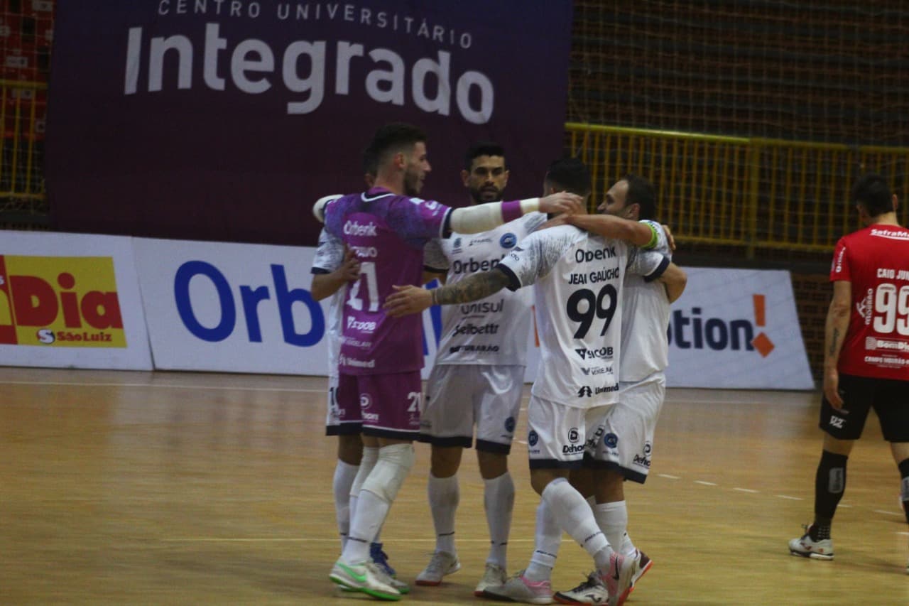 LIGA NACIONAL: Tubarão Futsal vence Campo Mourão em partida de destaque do goleiro Gustavo