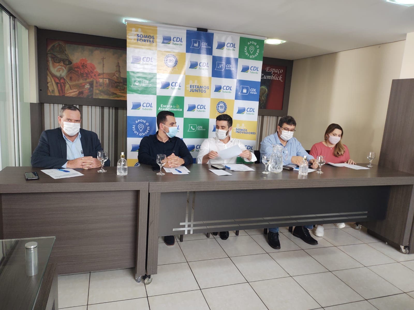 Campanha de conscientização sobre esmolas é tema de reunião da CDL com os vereadores